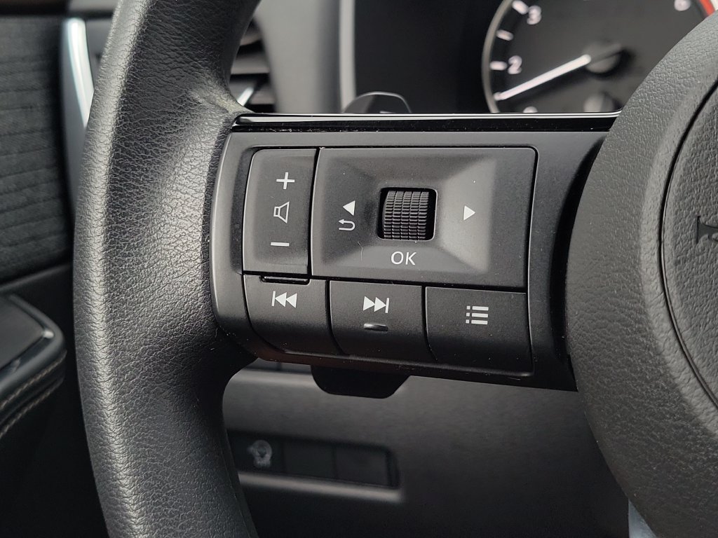 Certified 2023 Nissan Rogue SV FWD image 23