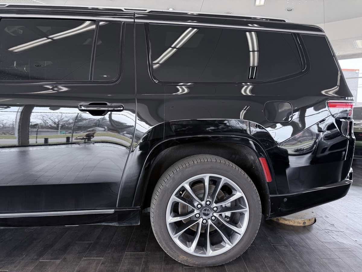 Used 2025 Jeep Wagoneer L Series III w/ Premium Group I AWD/4WD image 21