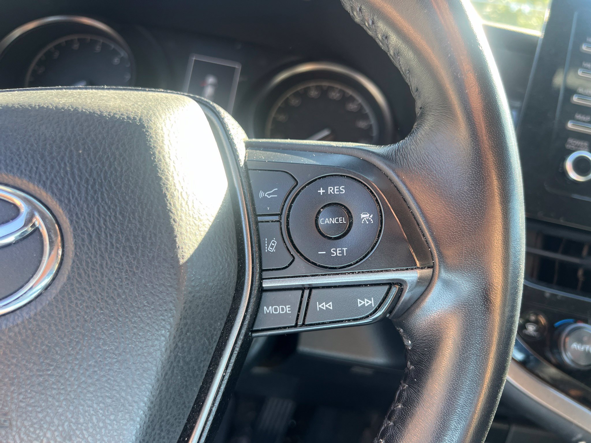 Used 2022 Toyota Camry SE FWD image 18