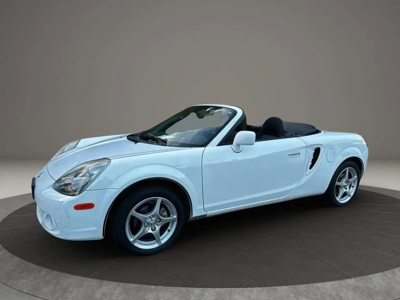 Used 2005 Toyota MR2 image 2