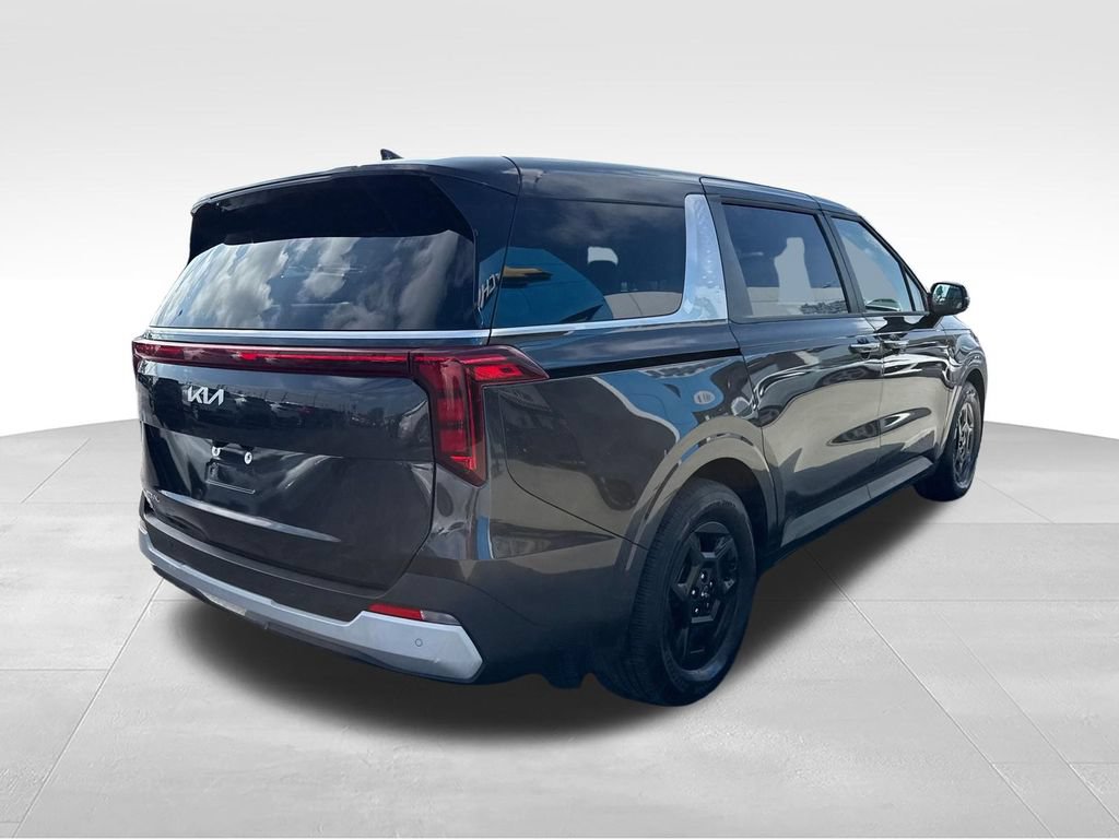 Used 2025 Kia Carnival FWD image 6