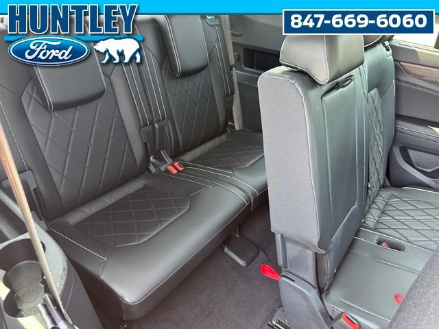 Used 2024 Volkswagen Atlas SEL Premium R-Line image 9