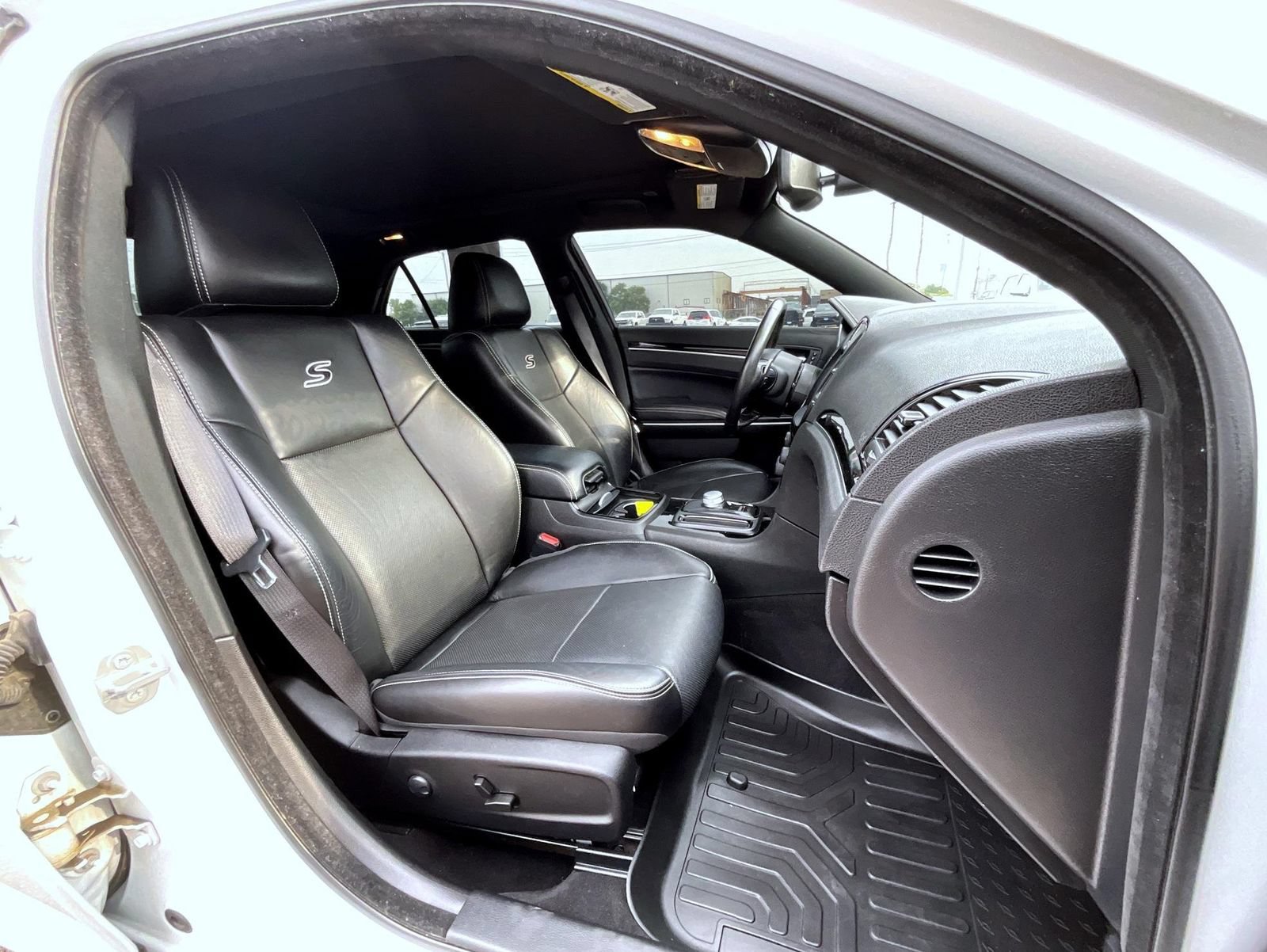 Certified 2022 Chrysler 300 S w/ Comfort Group RWD image 16