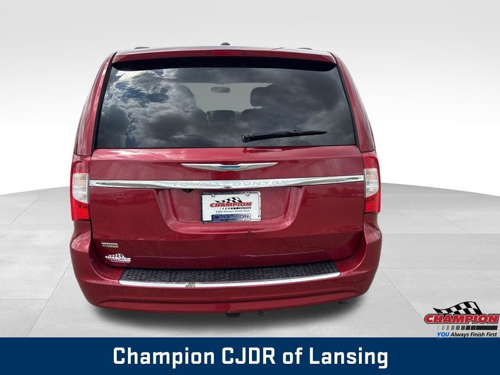 Used 2012 Chrysler Town & Country Touring w/ Entertainment Group #1 FWD image 7