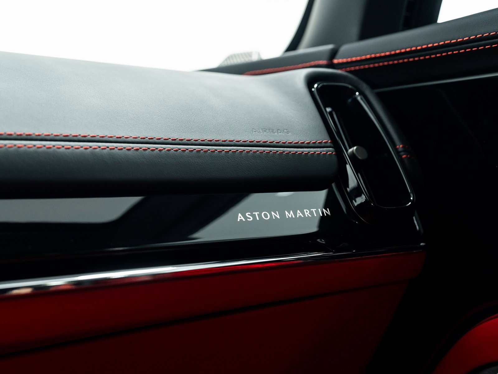 Used 2025 Aston Martin DBX 707 image 39