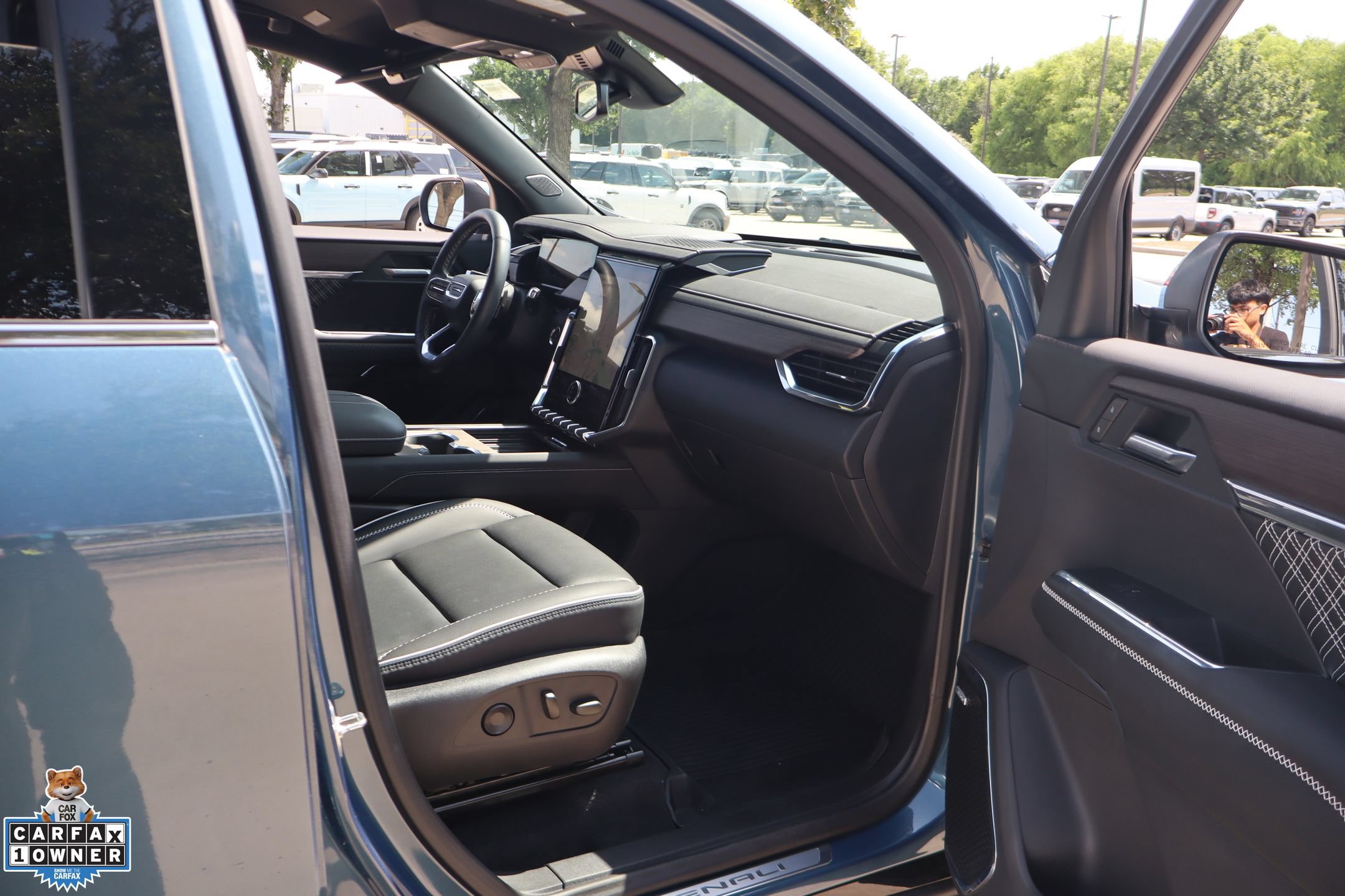 Used 2025 GMC Acadia Denali w/ LPO, Floor Liner Package FWD image 31