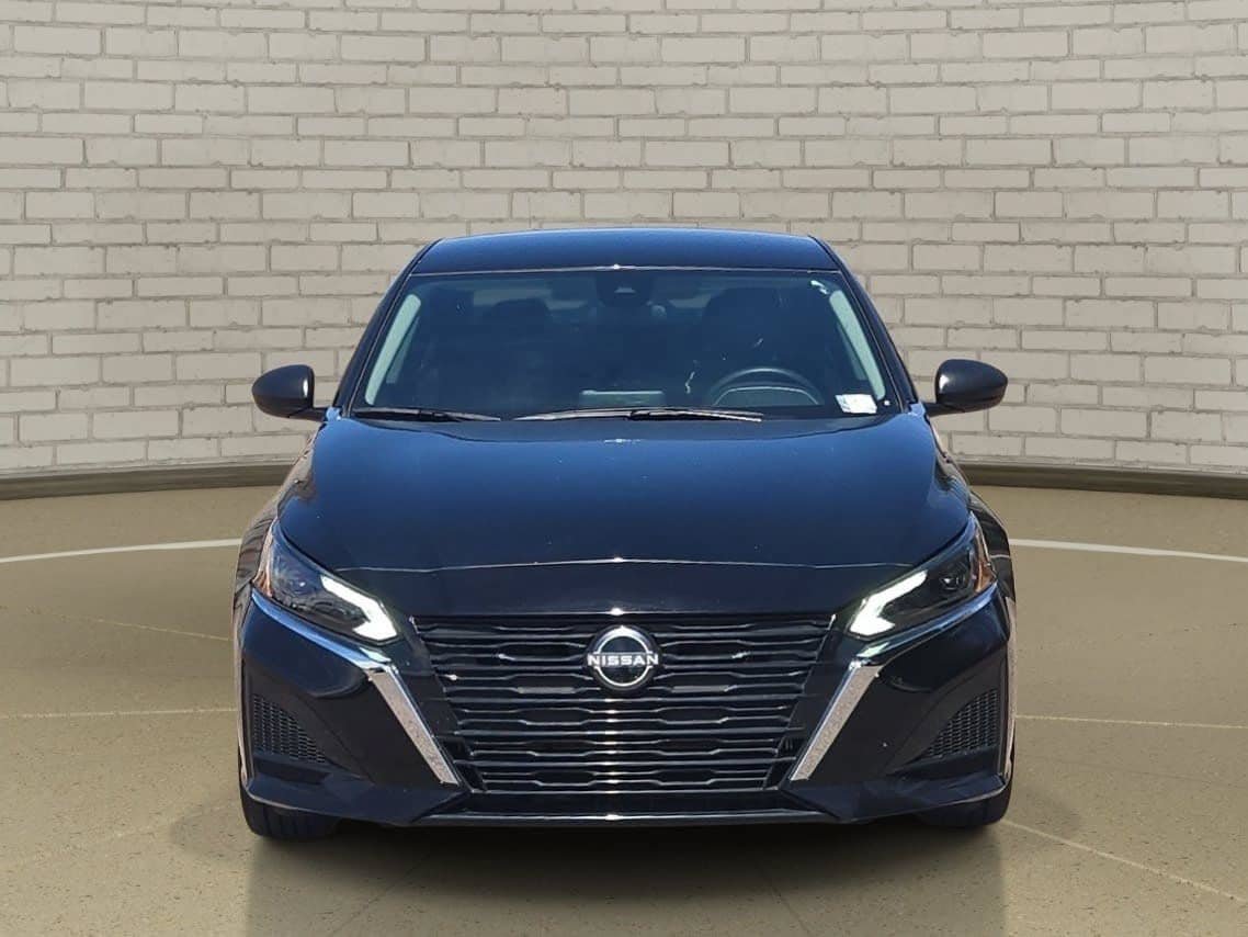 Used 2025 Nissan Altima 2.5 S FWD image 2