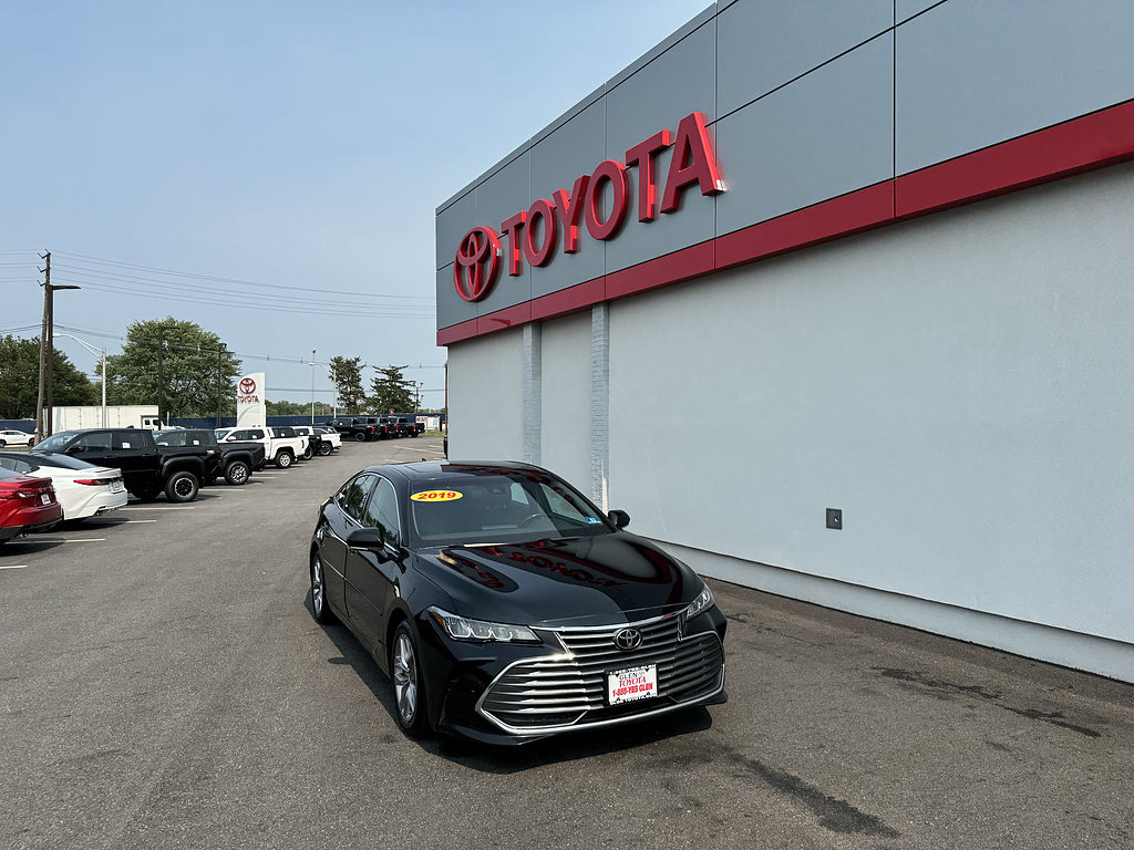 Used 2019 Toyota Avalon XLE w/ Moonroof Package