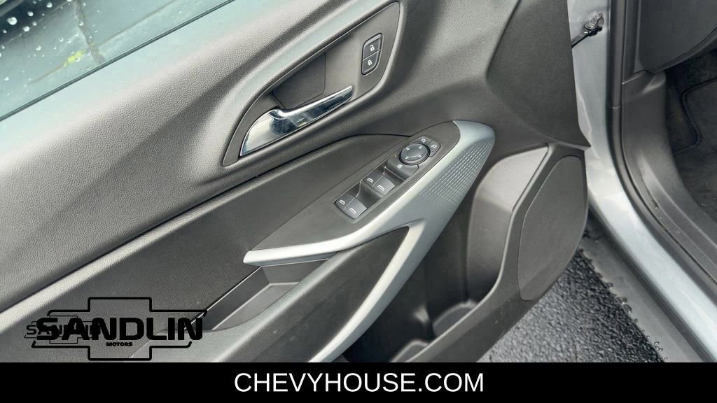 Used 2024 Chevrolet Trax RS w/ Sunroof Package FWD image 50