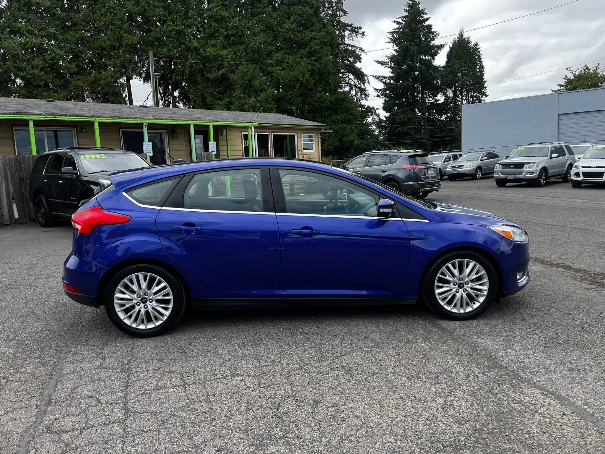 Used 2015 Ford Focus Titanium w/ Titanium Cold Weather Package FWD image 2