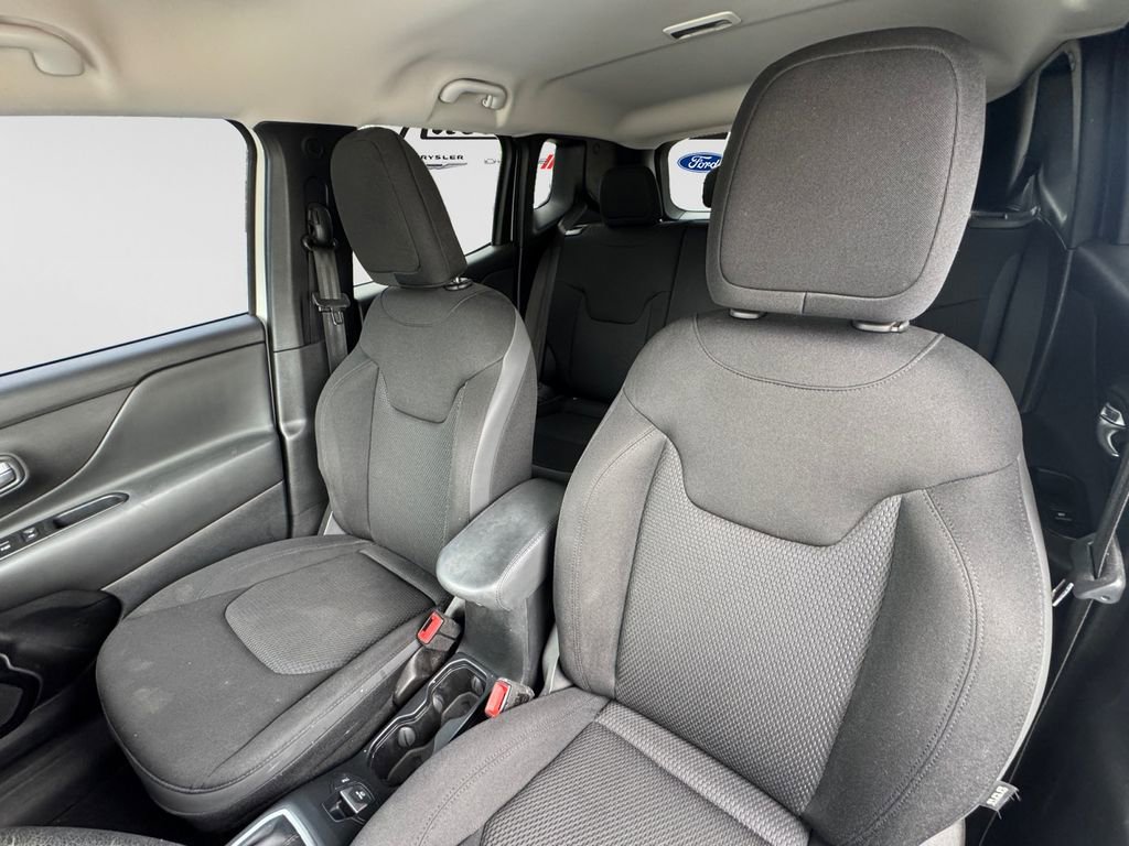 Used 2020 Jeep Renegade Altitude FWD image 18