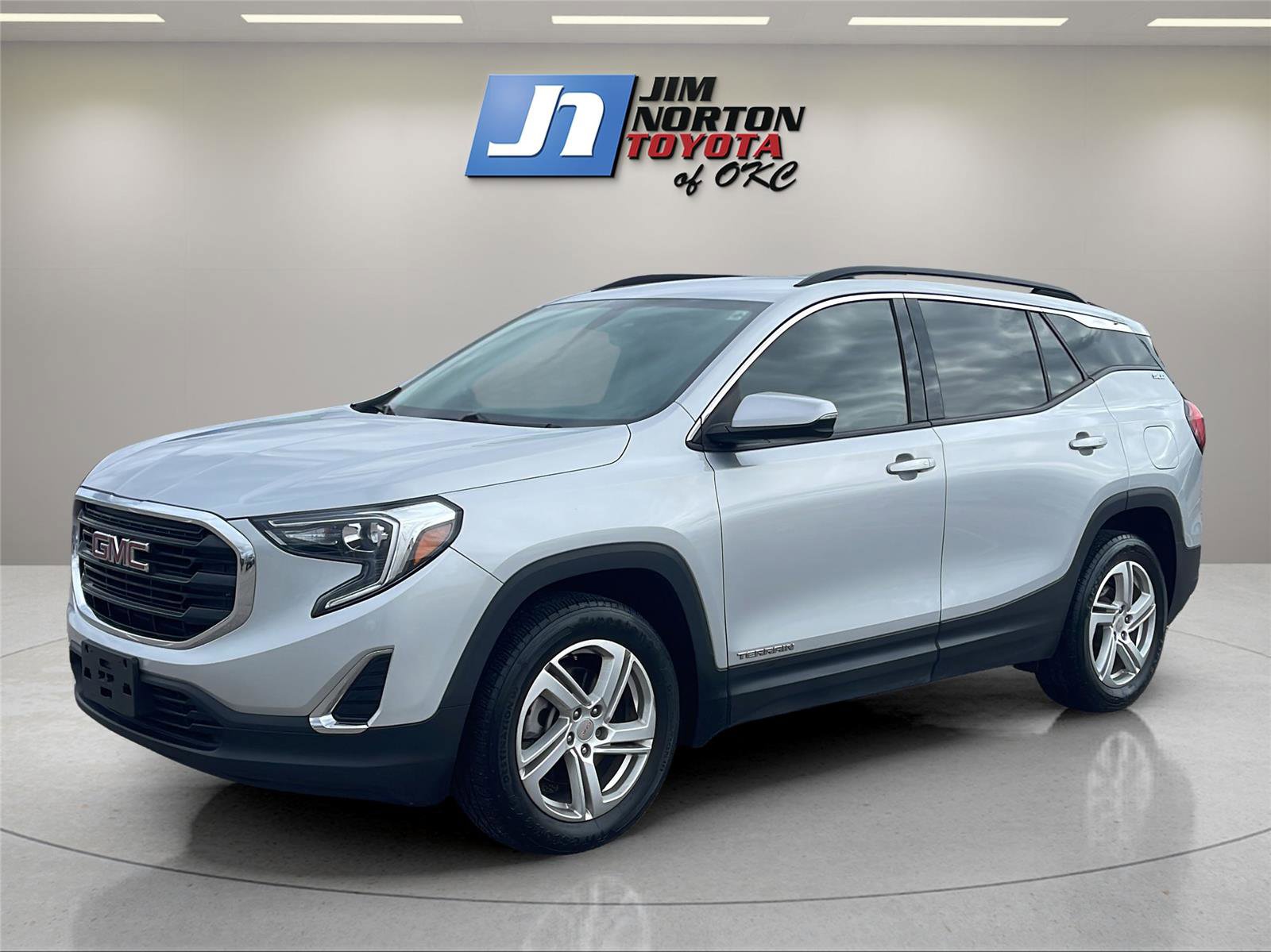 Used 2019 GMC Terrain SLE w/ Driver Convenience Package image 1