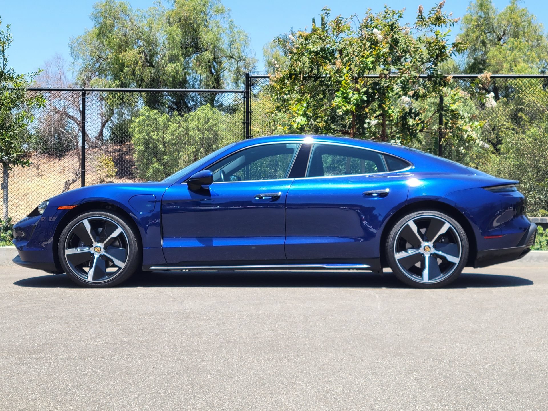 Used 2022 Porsche Taycan RWD image 2