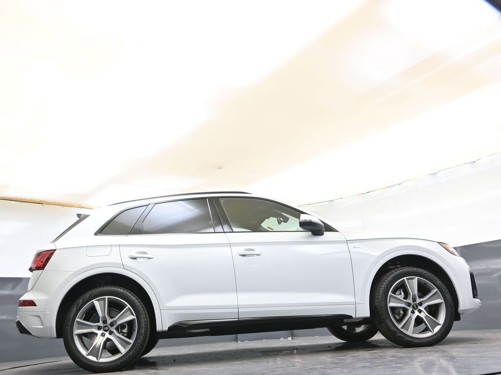 Certified 2025 Audi Q5 2.0T Premium w/ Convenience Plus Package image 45