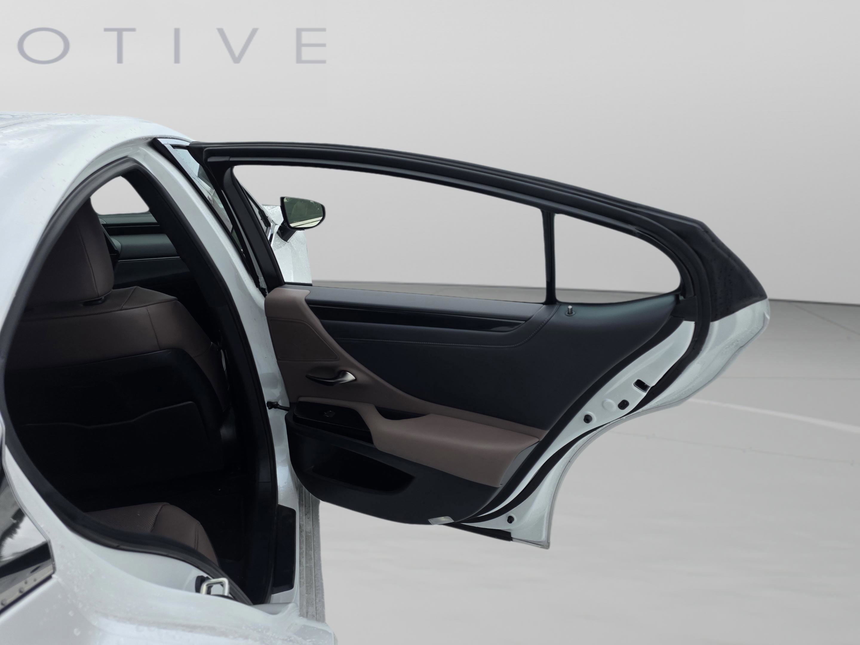 Certified 2023 Lexus ES 350 w/ Accessory Package (Z2) image 12