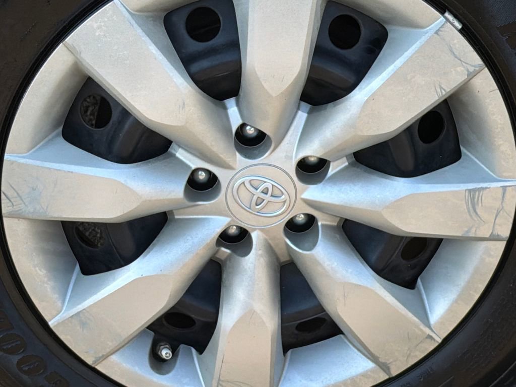 Used 2015 Toyota Corolla LE FWD image 6