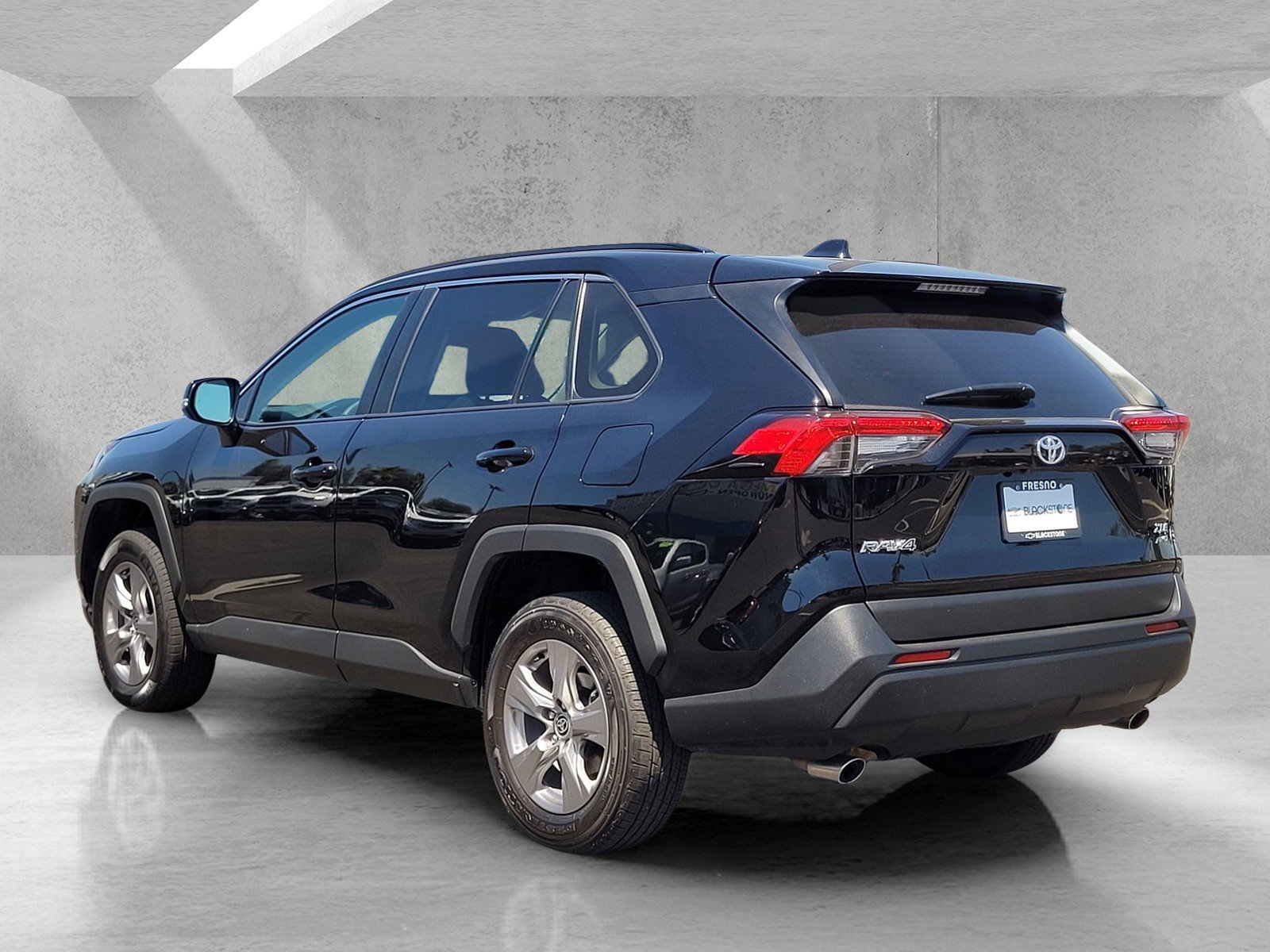 Used 2025 Toyota RAV4 XLE AWD/4WD image 7