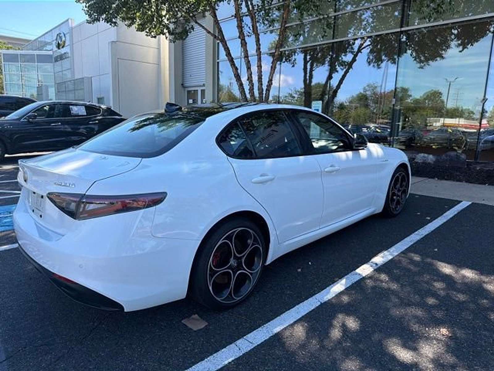 Used 2024 Alfa Romeo Giulia Veloce AWD/4WD image 8