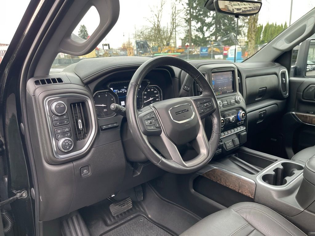 Used 2022 GMC Sierra 2500 Denali w/ Denali Black Diamond Edition image 6