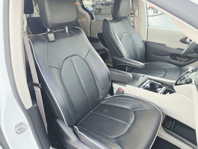 Used 2022 Chrysler Pacifica Limited AWD/4WD image 15