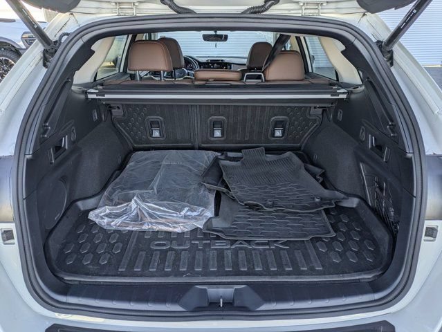 Used 2022 Subaru Outback Touring AWD/4WD image 12