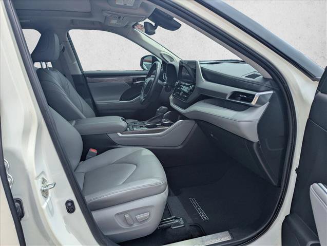 Used 2020 Toyota Highlander Platinum FWD image 20