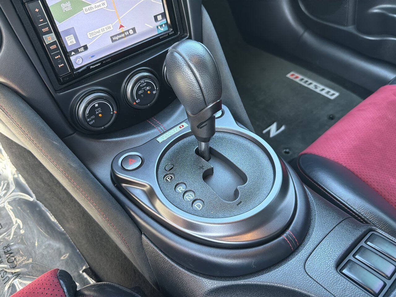 Used 2017 Nissan 370Z NISMO RWD image 27