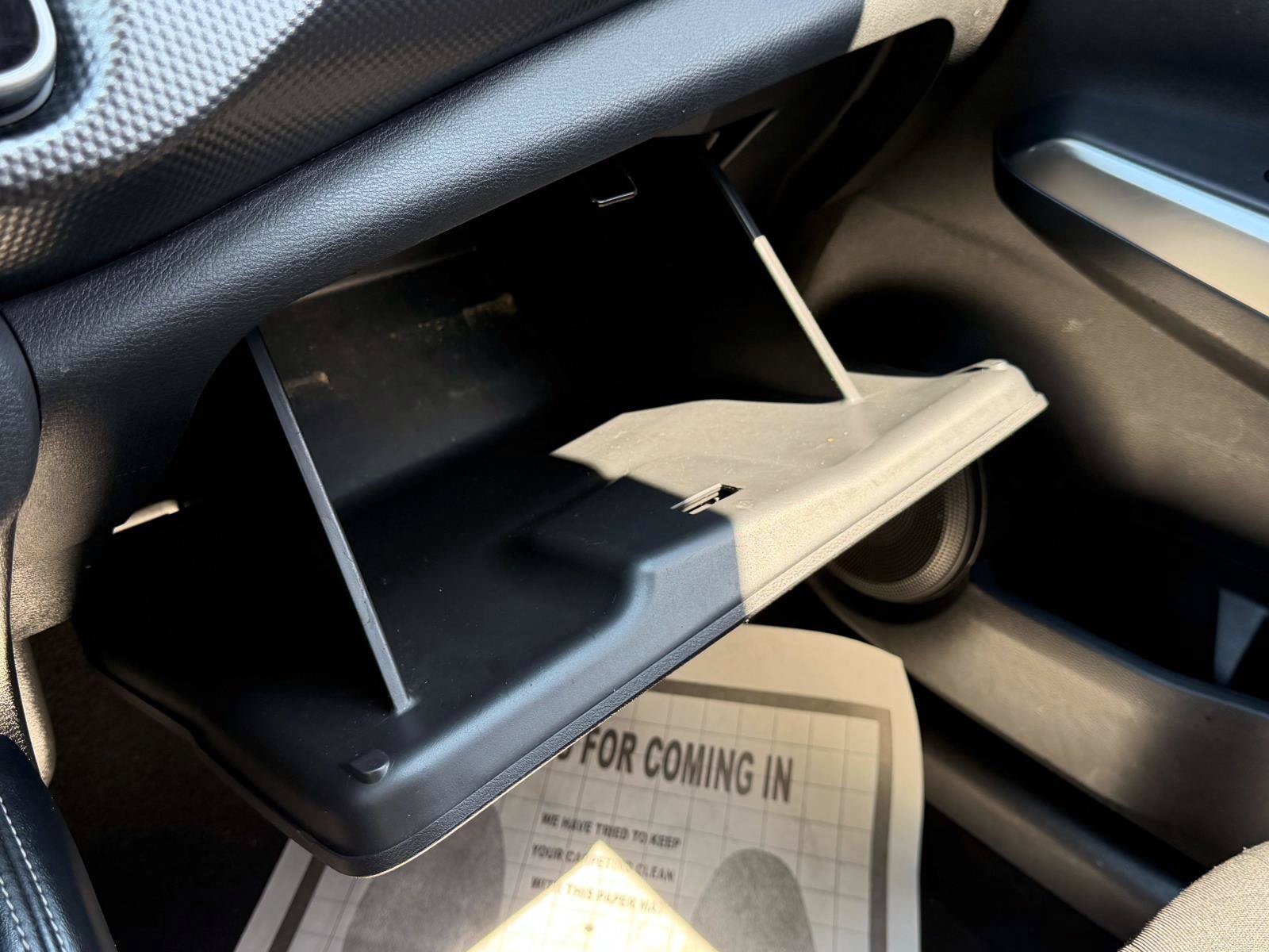 Used 2019 Nissan Kicks SV FWD image 33