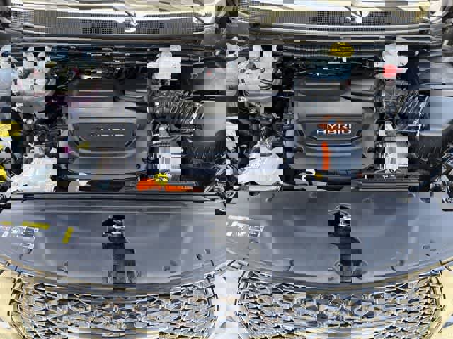 Used 2022 Chrysler Pacifica Limited w/ Uconnect Theater Family Group image 12