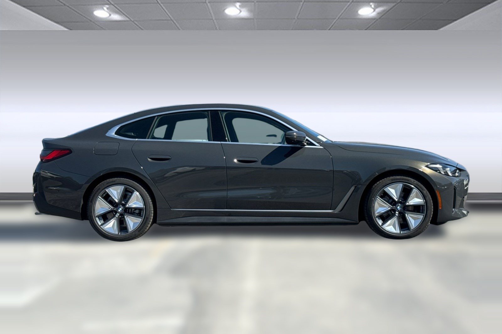Used 2026 BMW i4 eDrive40 w/ Premium Package RWD image 8