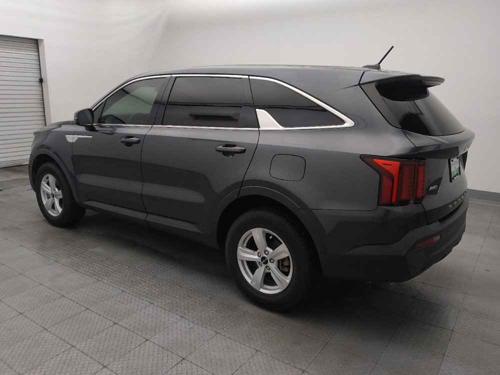Used 2022 Kia Sorento LX image 3