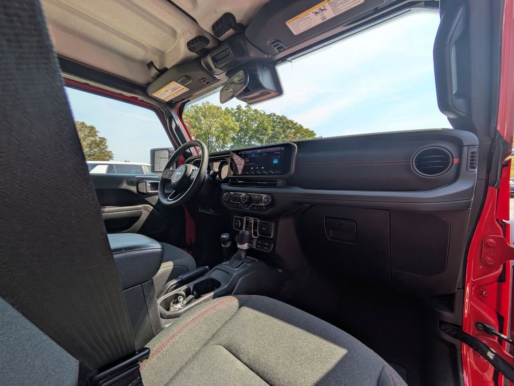 Used 2025 Jeep Wrangler Unlimited Rubicon w/ Convenience Group AWD/4WD image 29