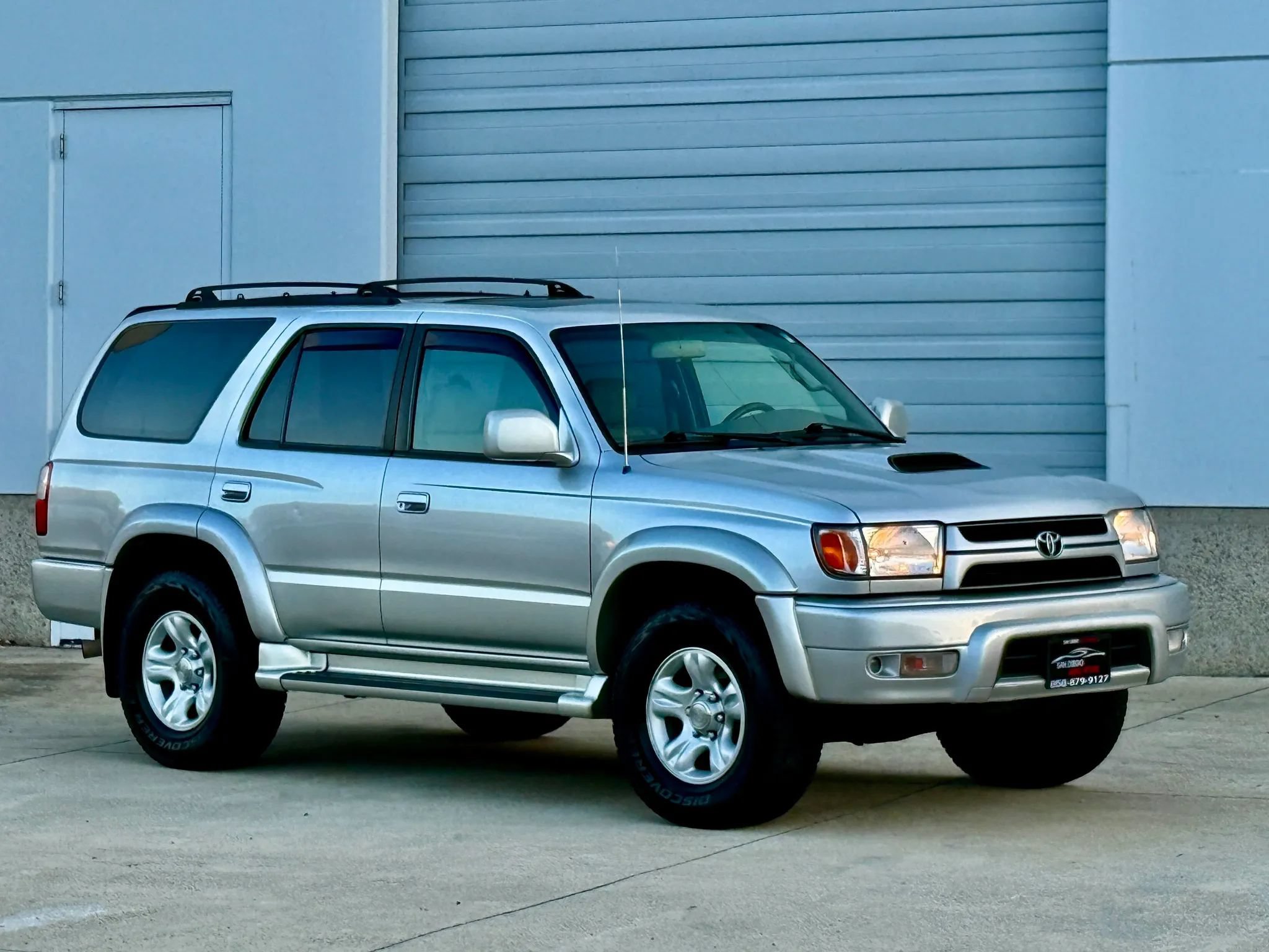 Used 2001 Toyota 4Runner SR5 AWD/4WD image 2
