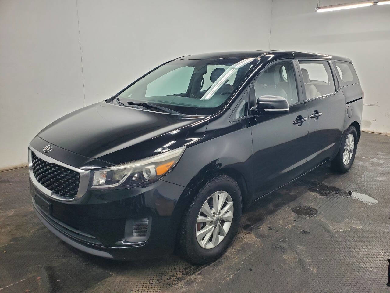 Used 2016 Kia Sedona L FWD image 1