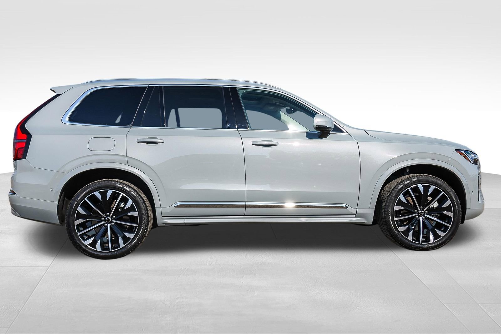 Used 2025 Volvo XC90 B6 Plus w/ Protection Package Premier image 4