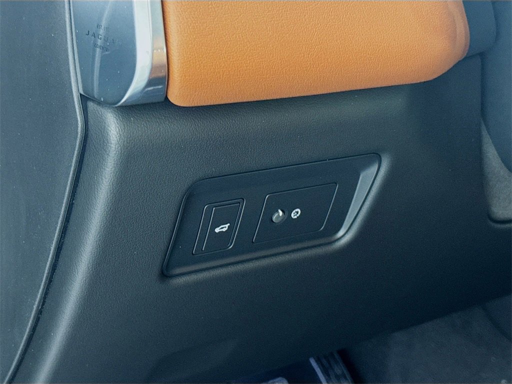 New 2026 Jaguar F-PACE R-Dynamic S image 10