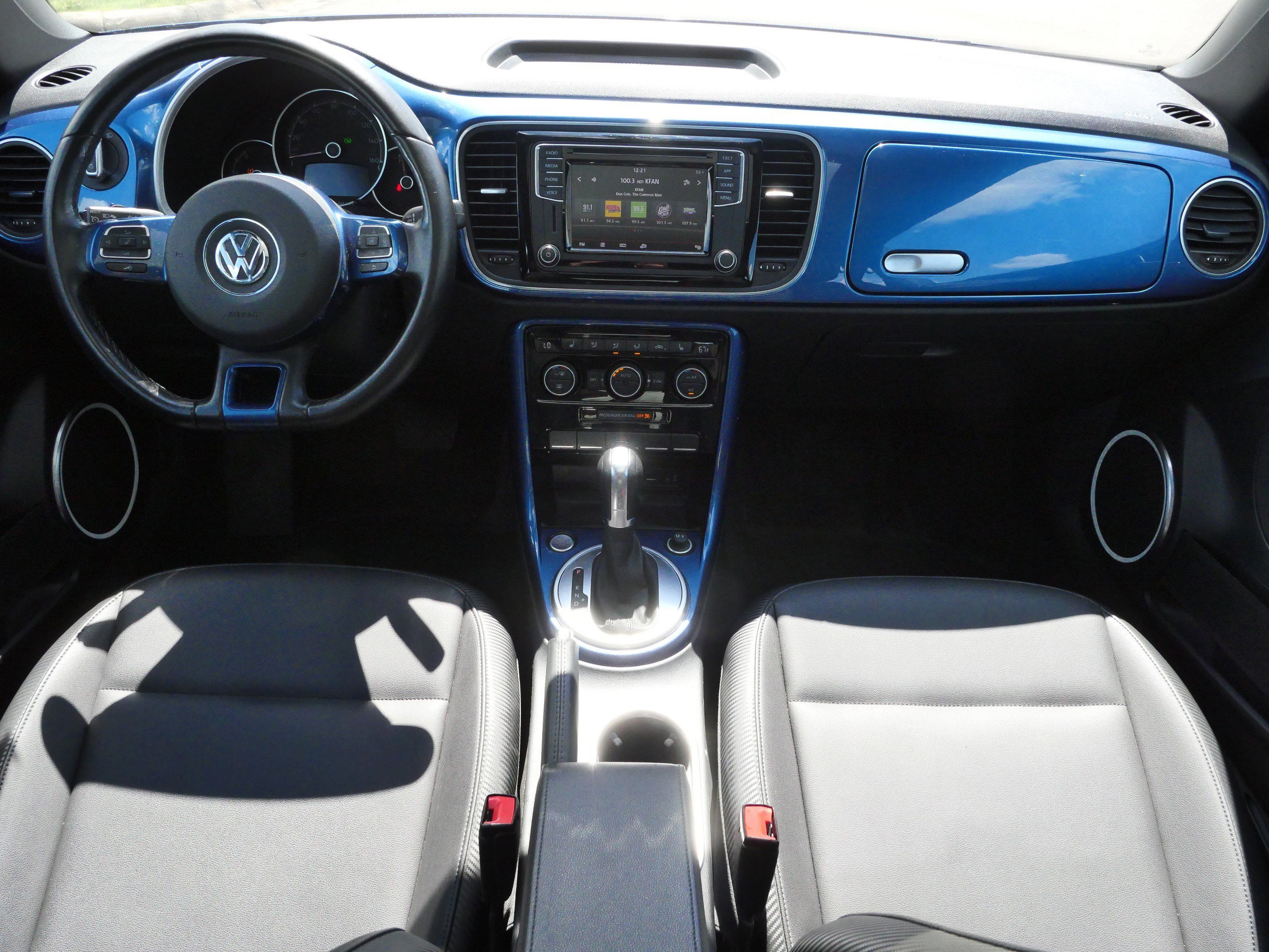 Used 2019 Volkswagen Beetle 2.0T SE FWD image 10
