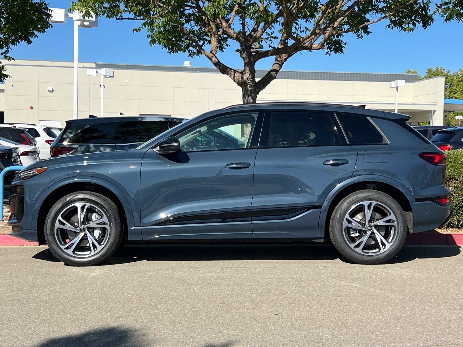 New 2027 Audi Q6 e-tron Premium Plus AWD/4WD image 3