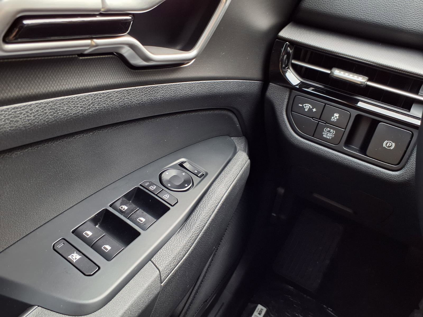 New 2026 Kia Sportage S image 12