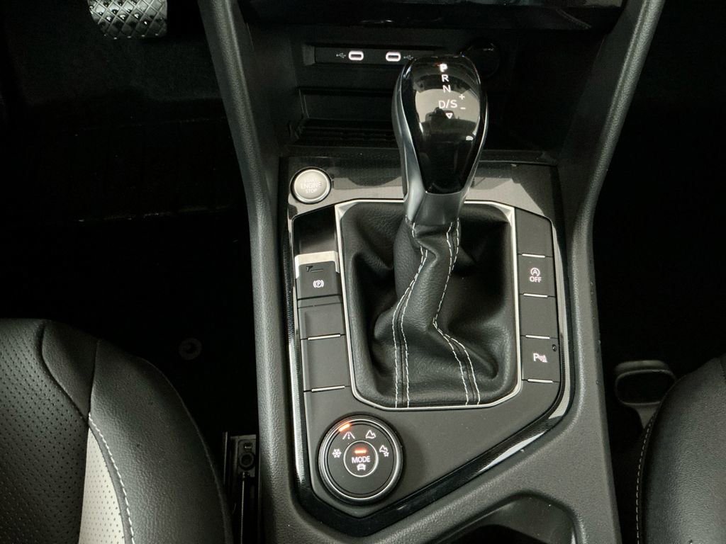 New 2025 Volkswagen Taos SEL image 20