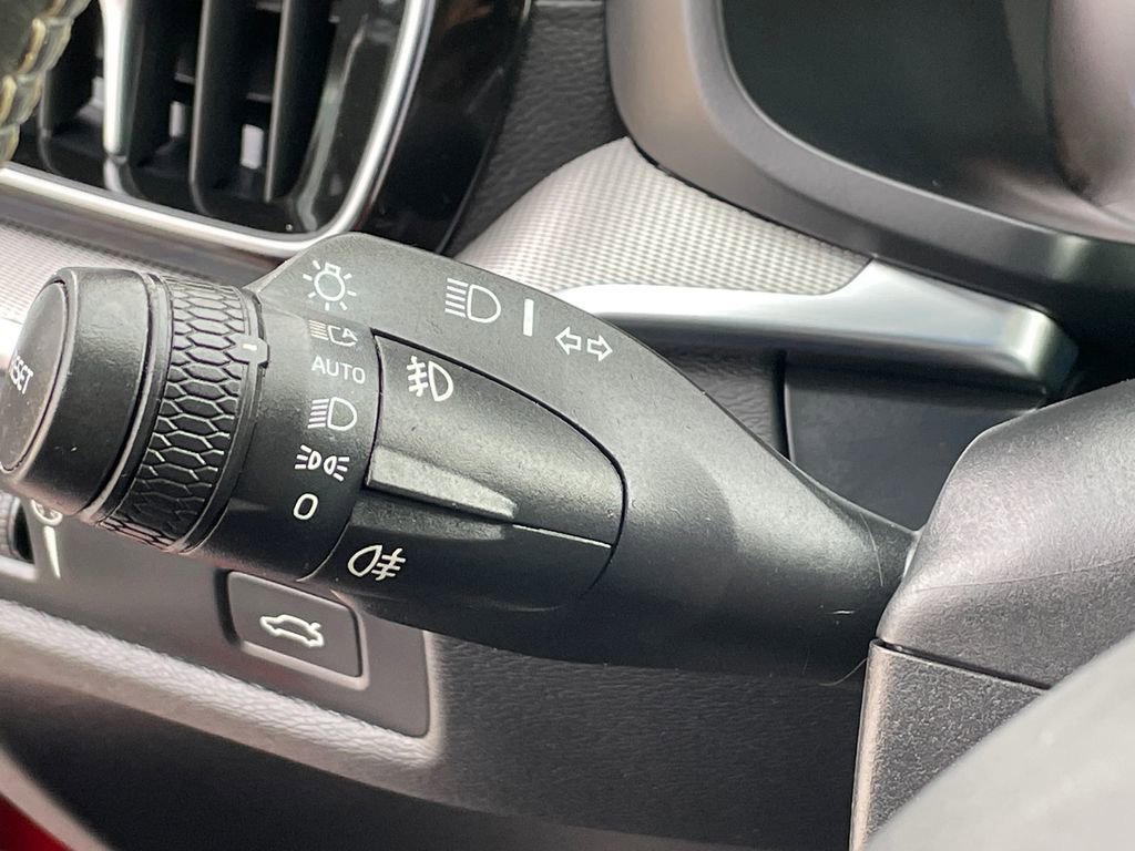 Used 2020 Volvo S60 T6 R-Design image 33