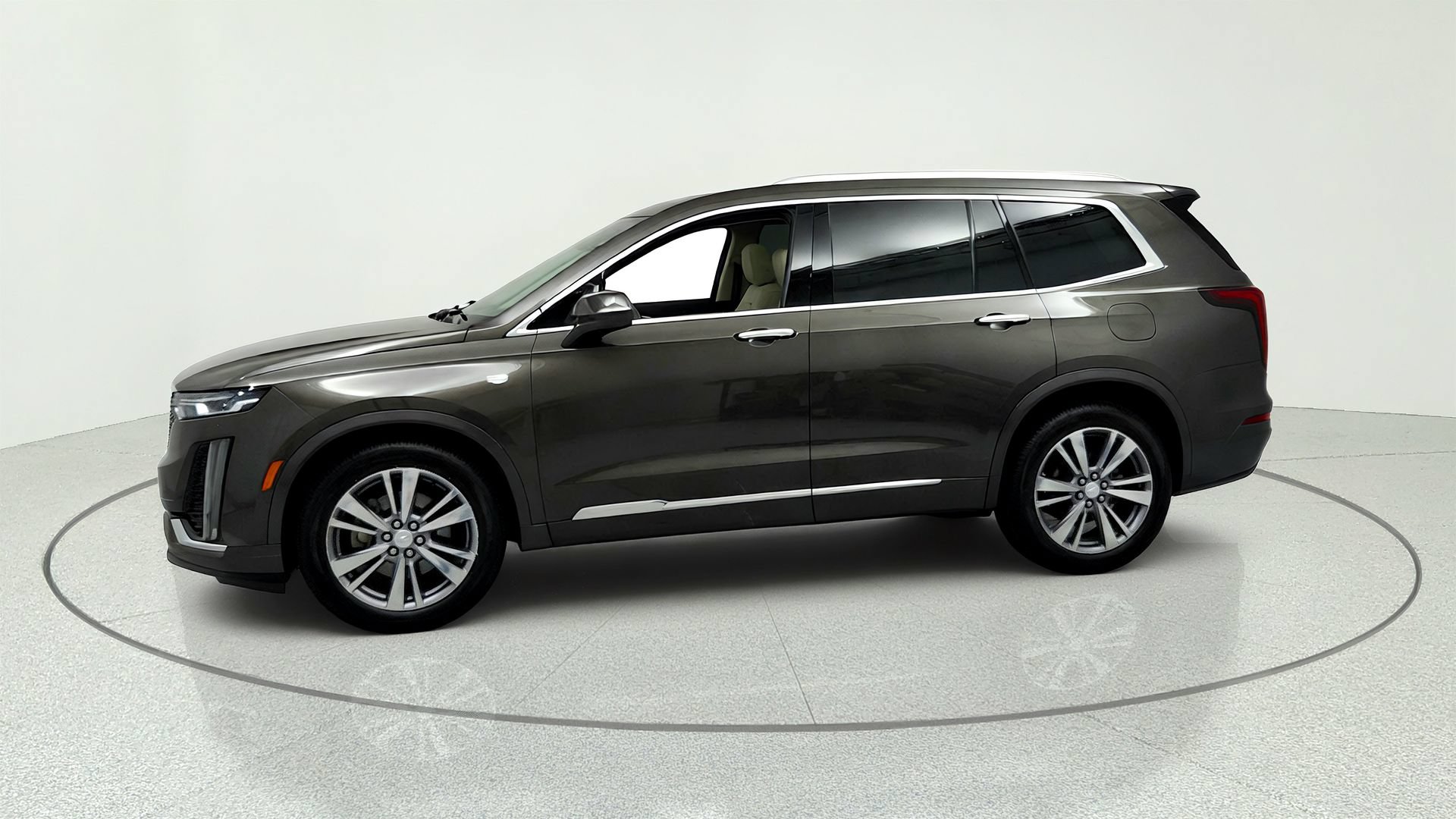 Certified 2020 Cadillac XT6 Premium Luxury FWD image 2