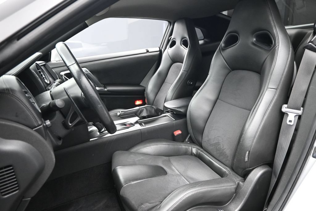 Used 2011 Nissan GT-R Premium AWD/4WD image 18