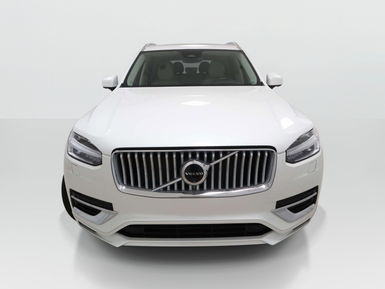 Used 2025 Volvo XC90 T8 Plus w/ Protection Package Premier AWD/4WD image 8