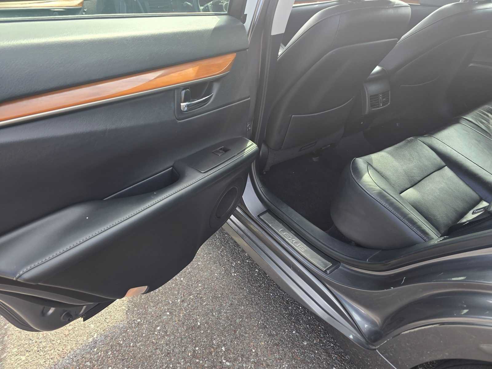 Used 2014 Lexus ES 300h w/ Luxury Package w/Bamboo Trim FWD image 15