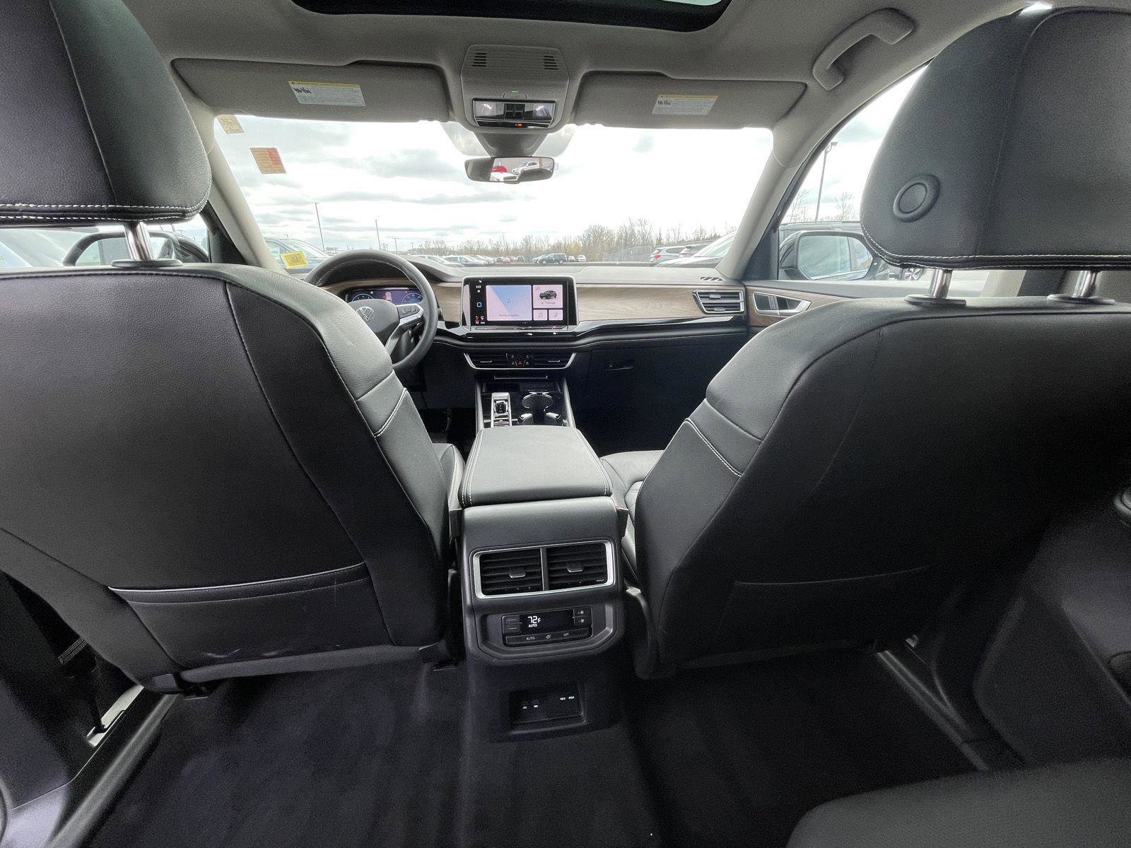 Used 2024 Volkswagen Atlas SE w/ Panoramic Sunroof Package image 19