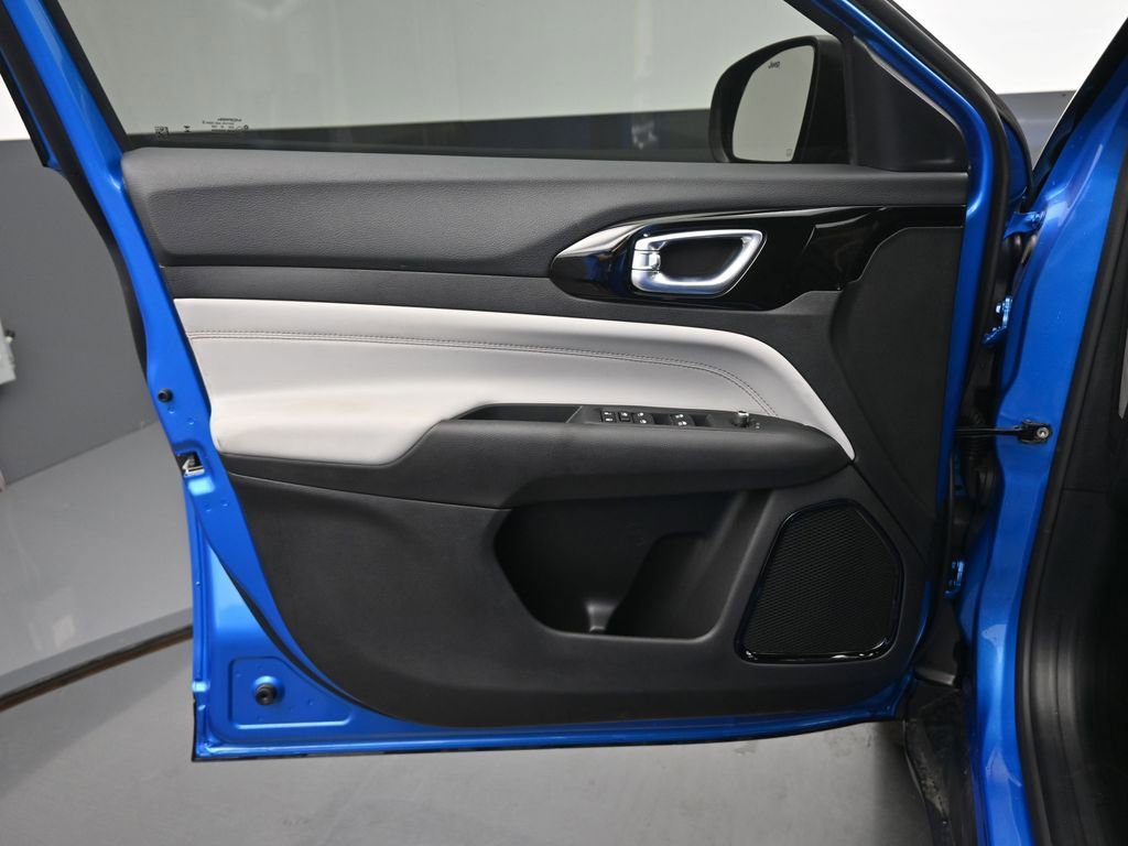 New 2025 Jeep Compass Limited image 12