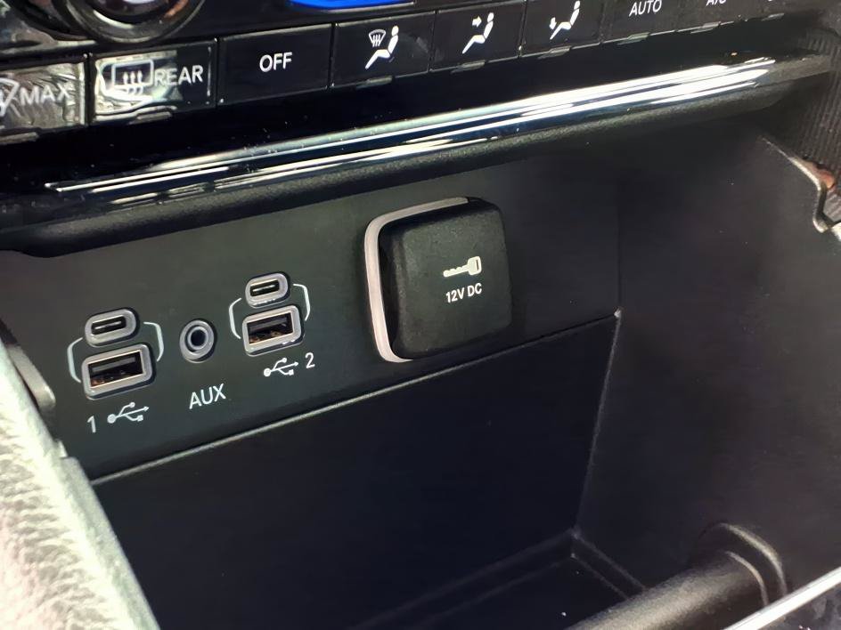 Used 2025 Jeep Grand Cherokee Limited AWD/4WD image 14
