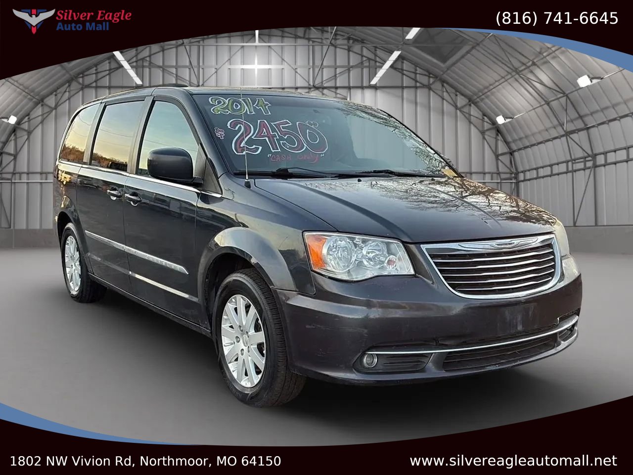 Used 2014 Chrysler Town & Country Touring image 7