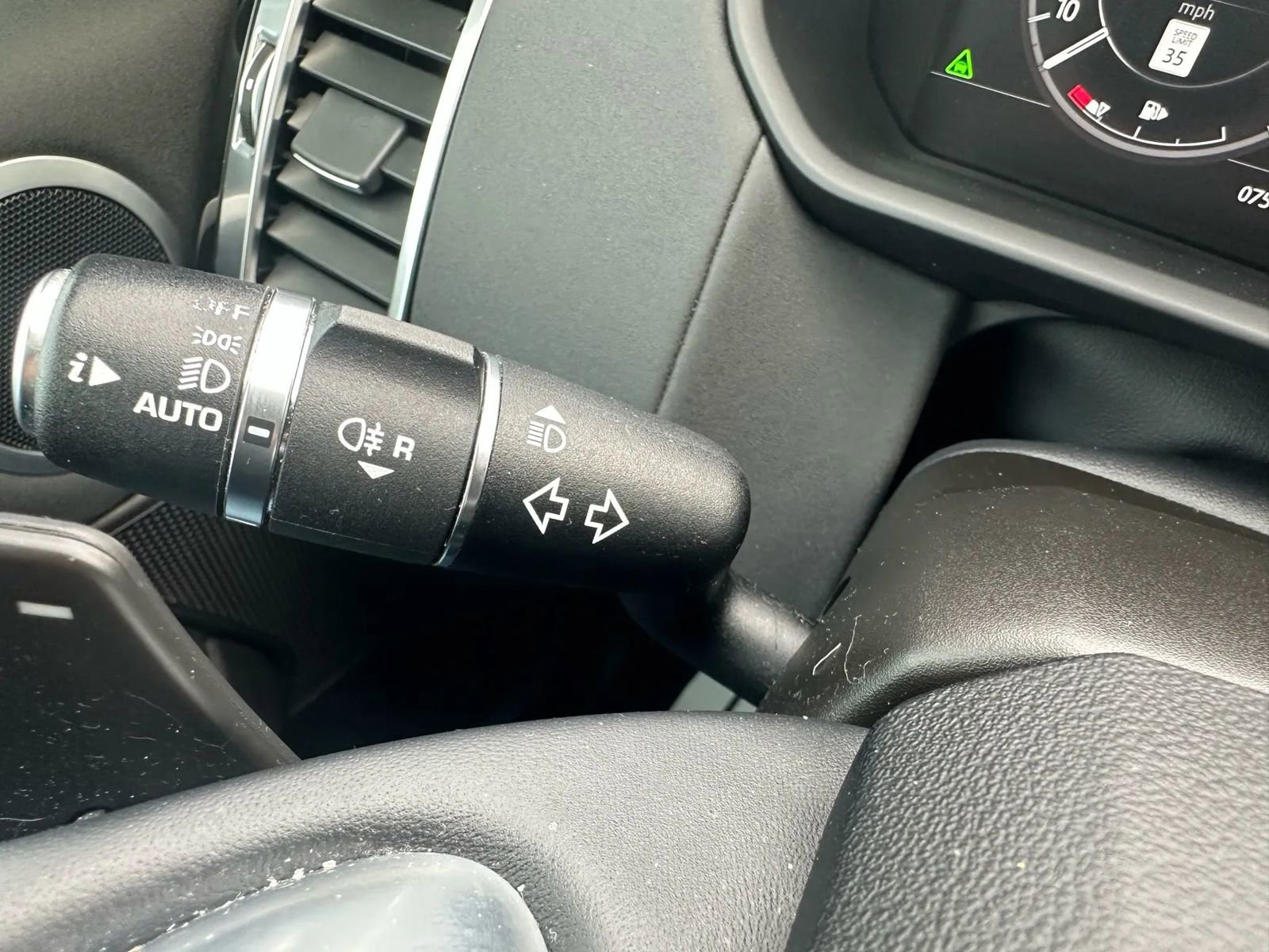 Used 2018 Land Rover Discovery HSE image 30